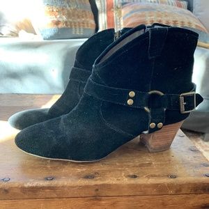 Hinge Black Suede Boots